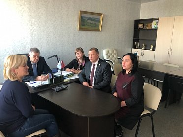 К депутатам за помощью