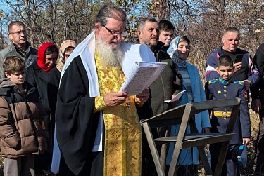 Установлен поклонный крест на самой высокой горе 