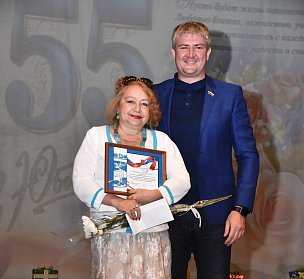 Денис Зеленцов поздравил педагогический коллектив школы №63