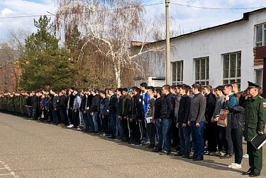 Дамир Фахрутдинов пожелал призывникам служить достойно