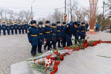 Оренбуржцы почтили память Героев Отечества