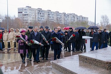 В Оренбурге открыт памятник Герою России Александру Прохоренко 