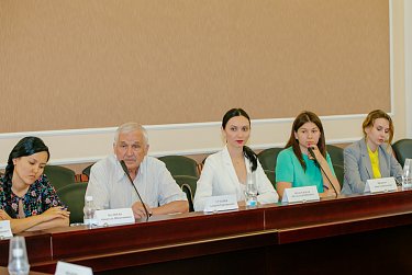Депутаты предлагают дополнительно стимулировать усыновителей