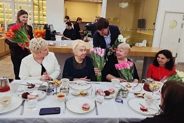 Цветы мамам Героев