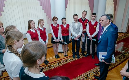 Парламент региона организовал экскурсию для старшеклассников 